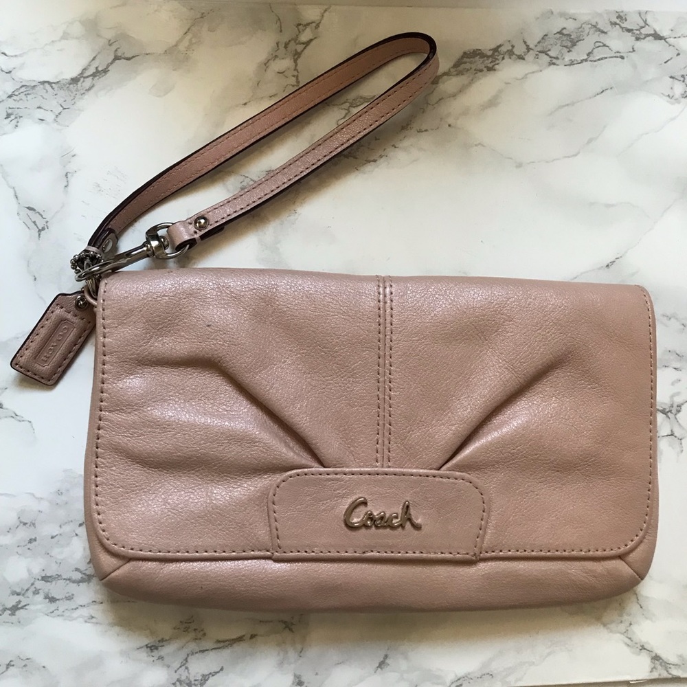 Coach Ashley leather clutch /wristlet💕Host Pick💕 Like new! - Picture 7 of 13